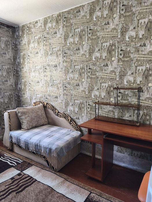 Здам кімнатну в гуртожитку блок на дві сім'ї в центрі