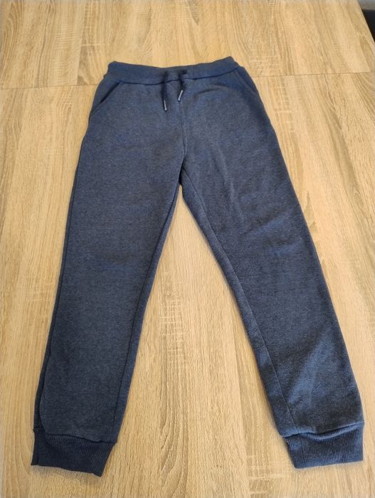 Spodnie dresowe chłopięce 134 Sinsay, paczka