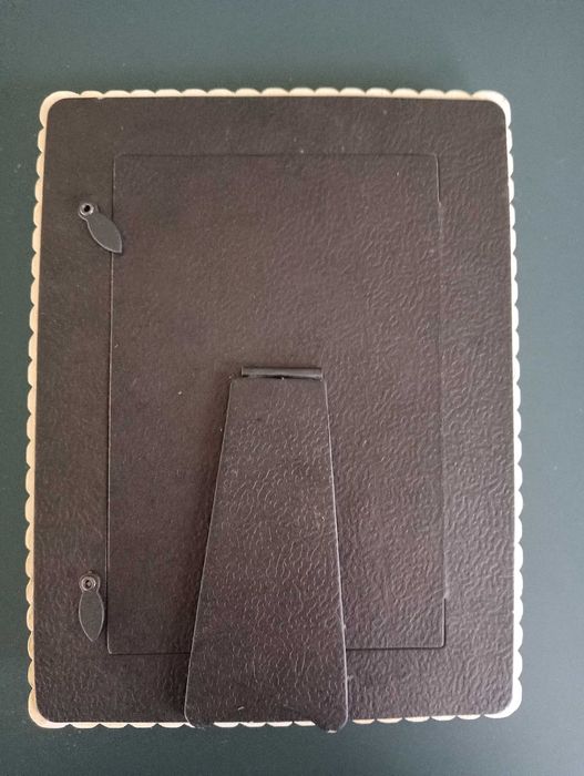 Рамка для фотографій з квітковим барельєфом