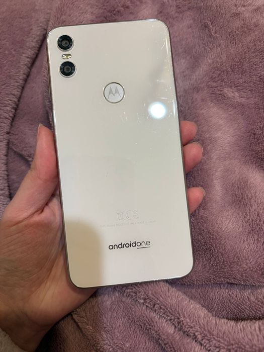 Терміново Motorola one 64gb.