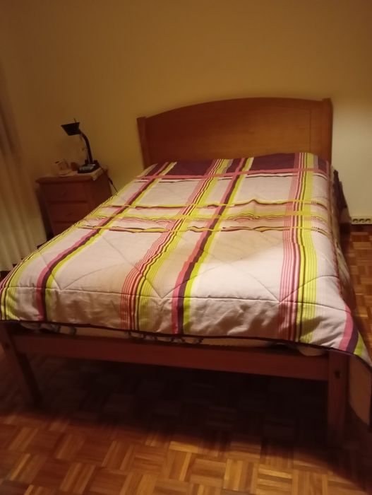 Vendo cama de casal com colchão