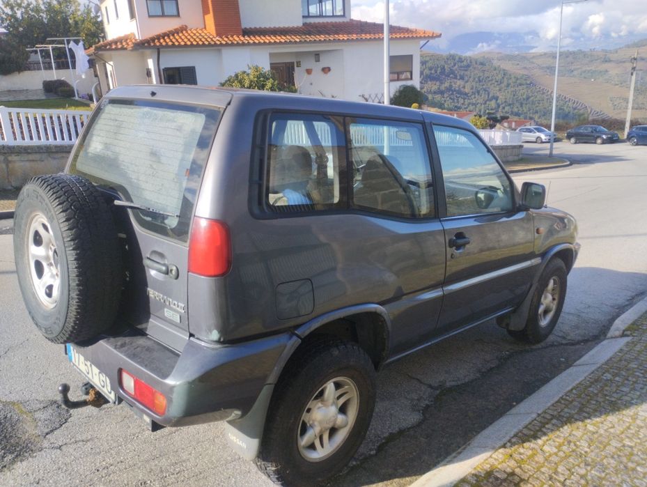 Nissan Terrano  2.7