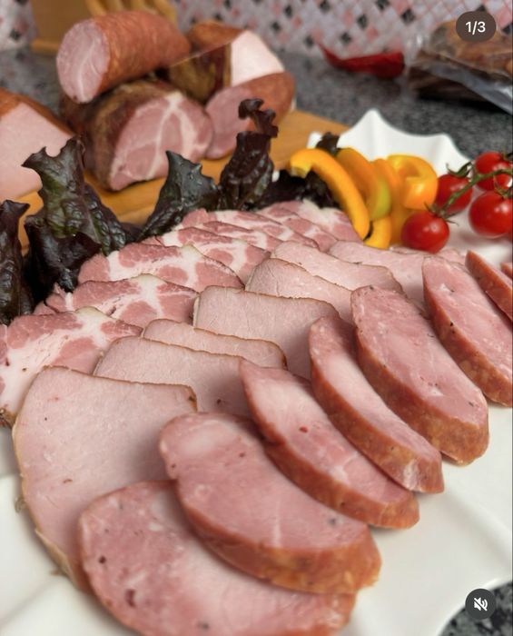 Продаємо в Києві ОПТОМ натуральні домашні копченості ковбаси та мясо