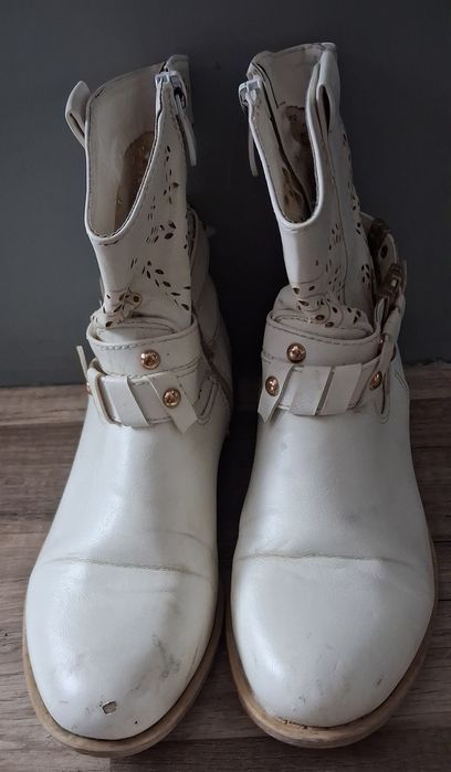 Białe botki rozmiar 36