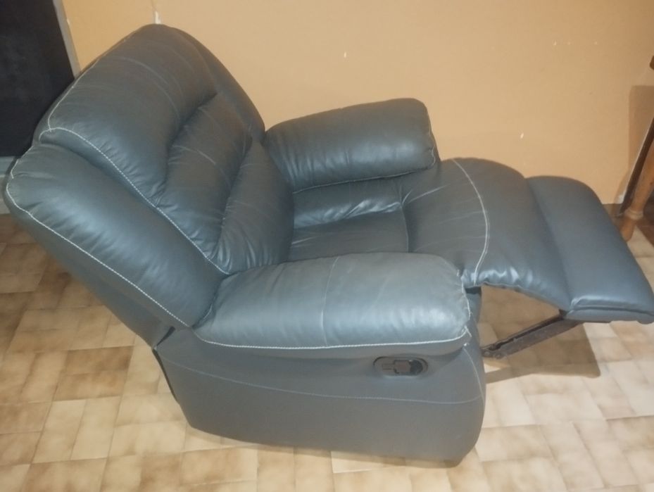 Sofá extensível em pele