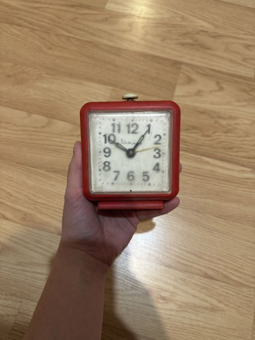 Часы будильник Витязь ссср