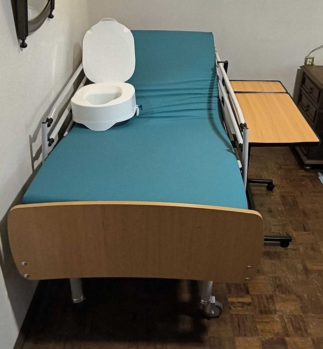 Conjunto Cama Articulada Elétrica + Mesa de Apoio + Elevador WC