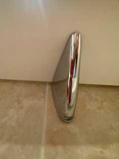 Prateiras brancas com polainas/suportes