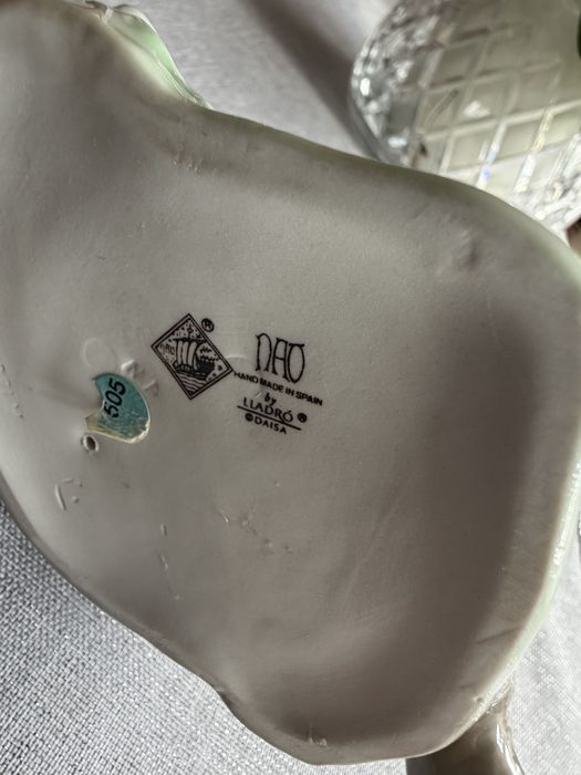 Figurka Dziewczynka z Motylem Nao Lladro