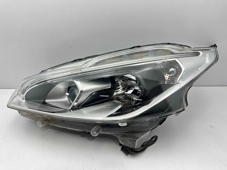 Ótica / Farol Esquerdo - Peugeot 208