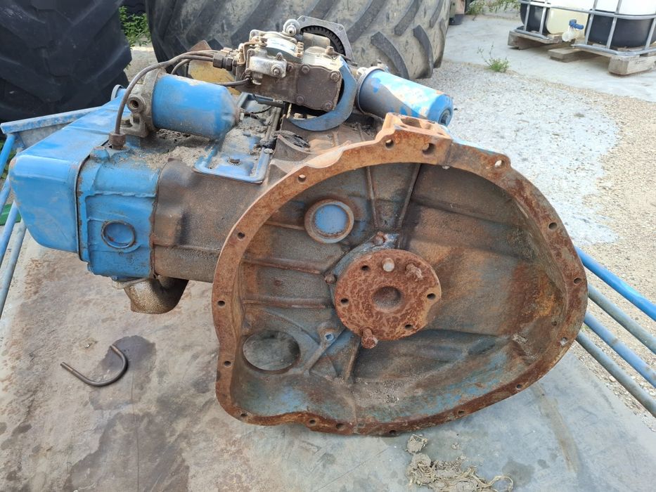 Silnik ford 4 cylindry do kombajnu ciagnika 6.0.9.7.3.8.9.5.4