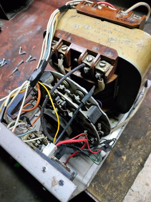 Зарядний пристрій