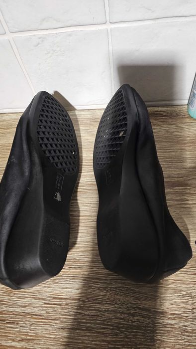 Sapatos conforto cunha baixa