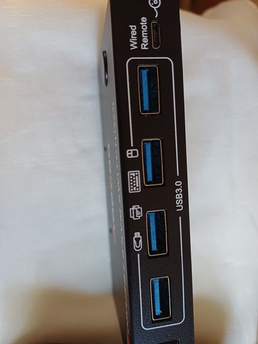 KVM Switch DisplayPort 2.0 8K 60Hz/4K 240Hz USB 3.0 Aoocoo