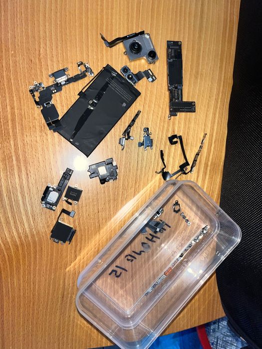 Peças Iphone 15 + Iphone 11 para peças