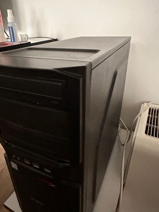 Komputer PC Zalman SSD Intel core i5 monitor w zestawie