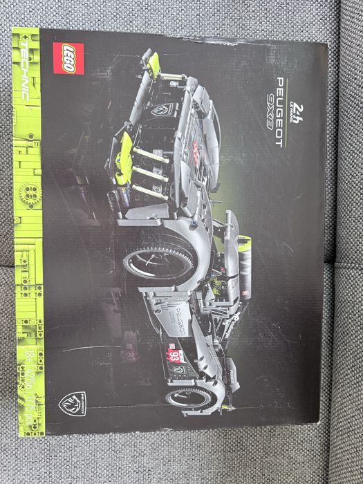 LEGO 42156 Technic PEUGEOT 9X8 24H Le Mans Hybrid Hypercar
