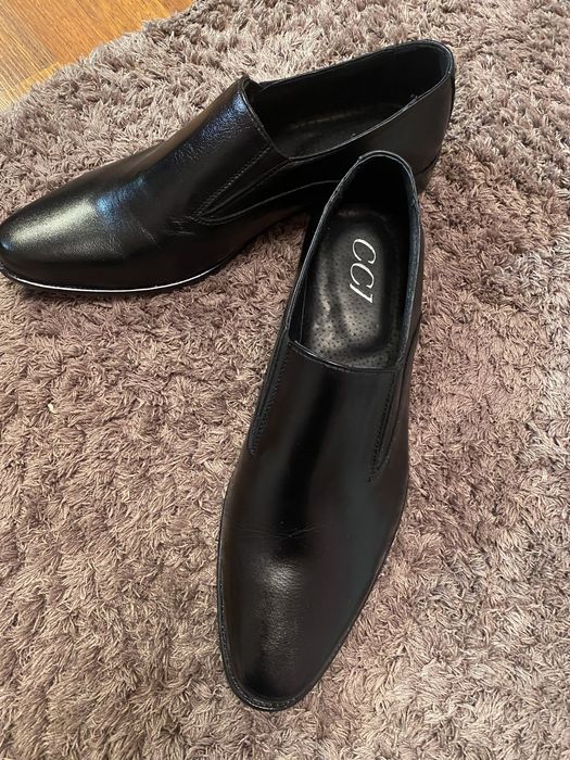 демісезонні шкіряні чоловічі туфлі