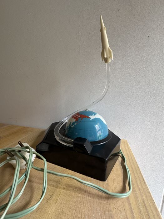 Lampka nocna z rakietą