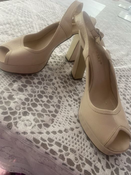 Szpilki lata siedemdziesiąte 38