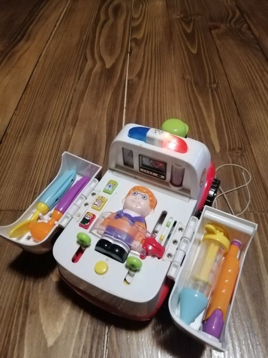 Машинка швидка допомога