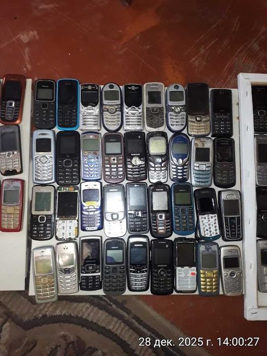 Телефоны ( 100шт.)