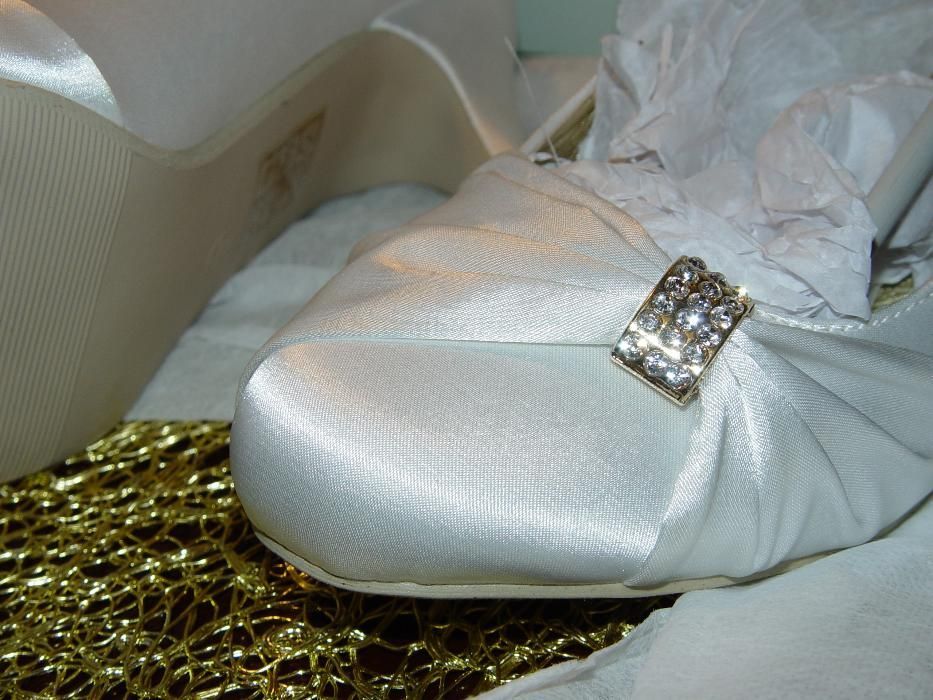 NOWE BUTY biała satyna 39 UK 6 wys. obcasa 8 cm z UK