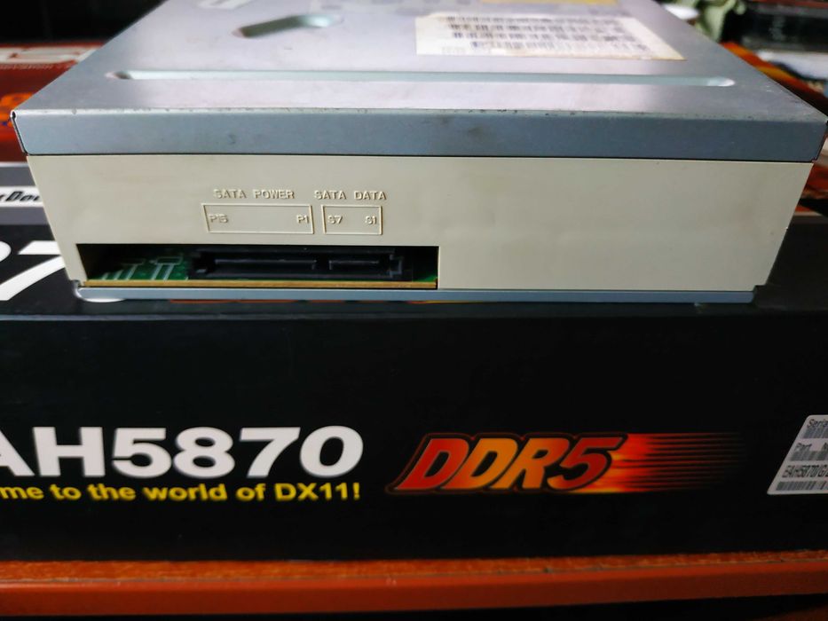 DVD-rom привод Sata