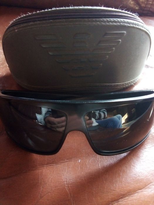 Oculos de sol + caixa