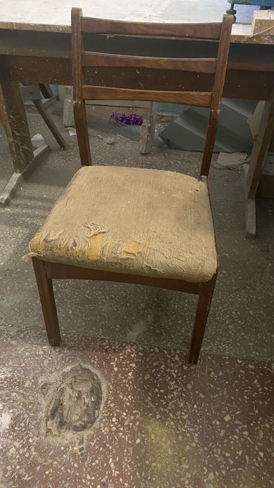 Стуло різне деревяне