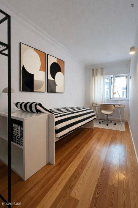 Quarto - localizado em Penha Lisbon