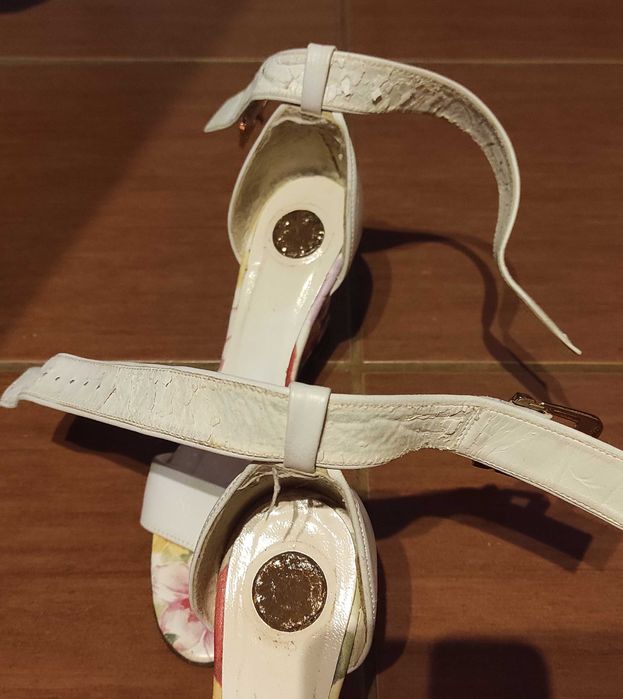 Białe sandały na koturnie rozmiar 36