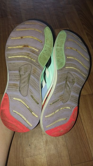 Продам кроссовки