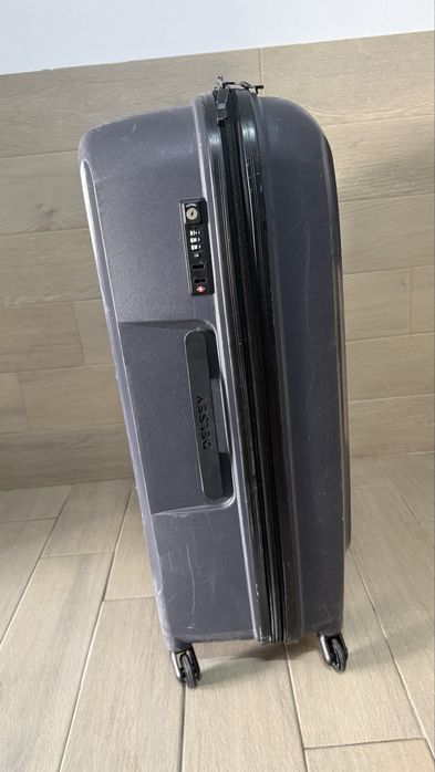 Mala grande de Viagem marca Delsey
