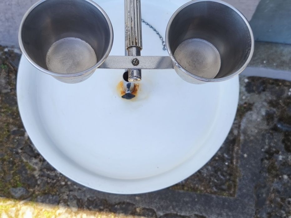 Poleiro Playground para Papagaios/Aves com Comedouros Inox
Preço: [Ins