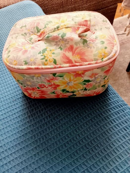 Sprzedam ładny kuferek