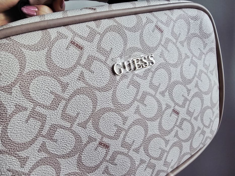 Kuferek/ Torebka do ręki  /lunch box marki GUESS