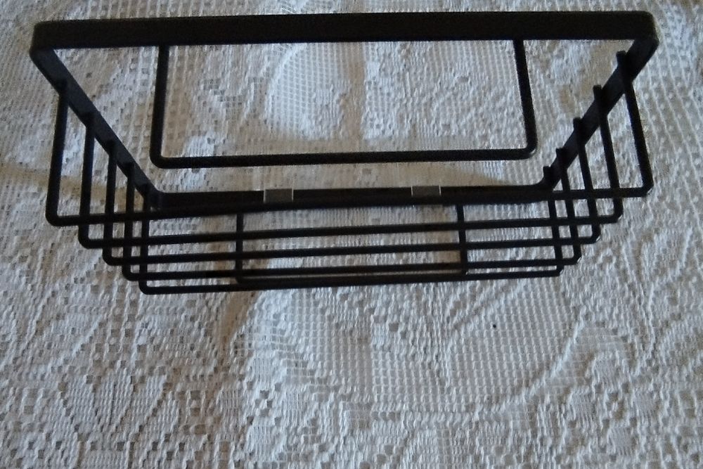 Металлическая полка навесная 19.5*12.3*6 и две щётки