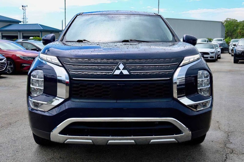 Mitsubishi Outlander SEL      2022
