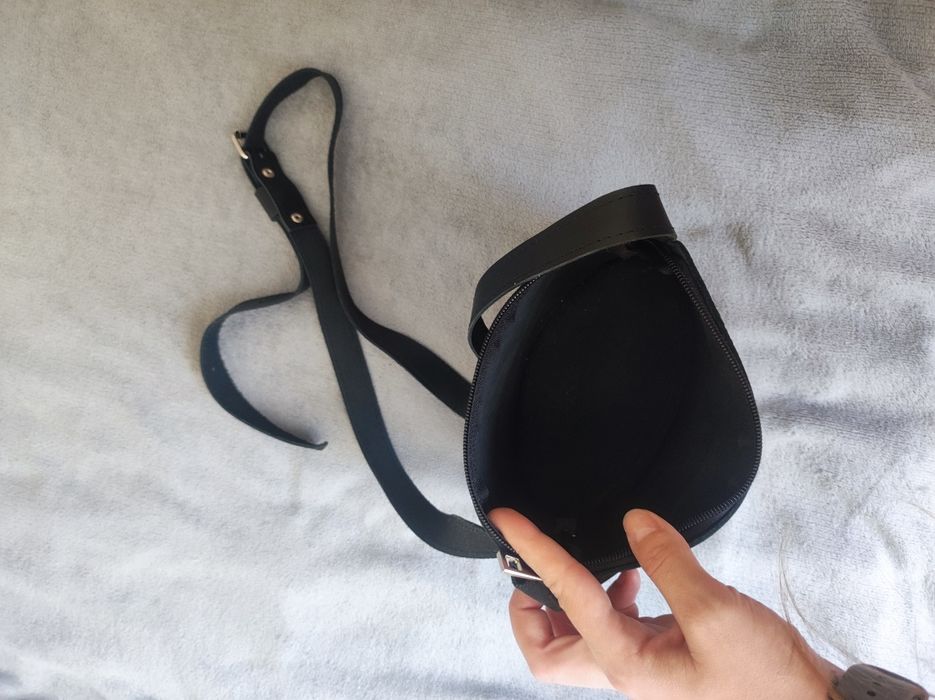 Нова шкіряна чорна сумка