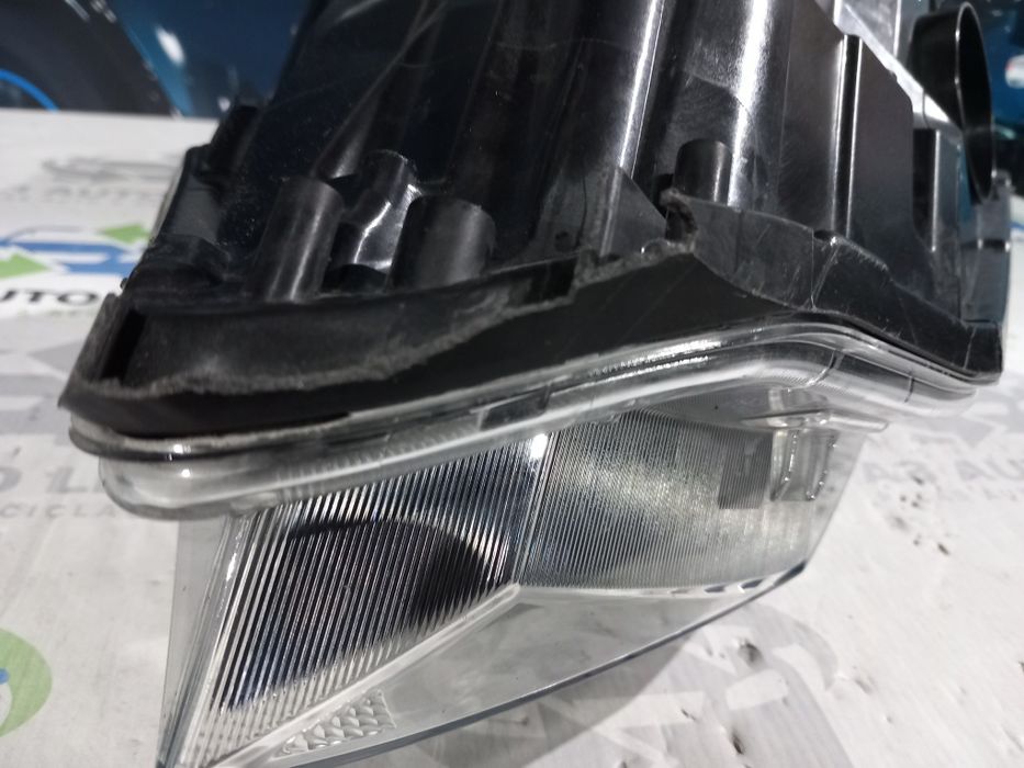 Ótica direita Skoda Fabia III