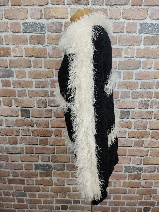 Czarny sweter damski włochate wstawki rozm. M/l ww