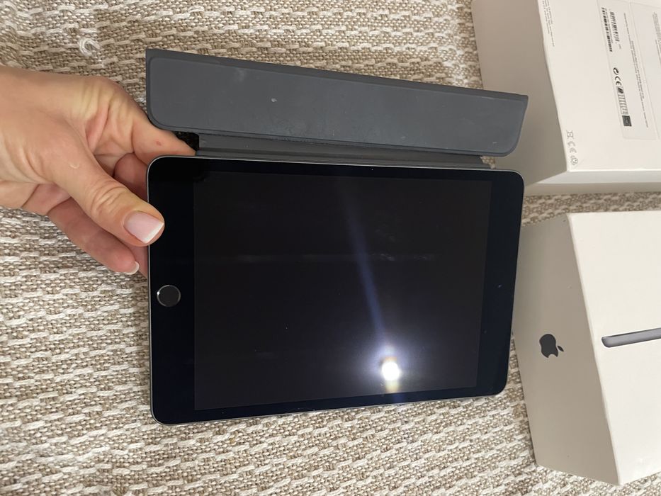 Ipad mini 3 на запчастини