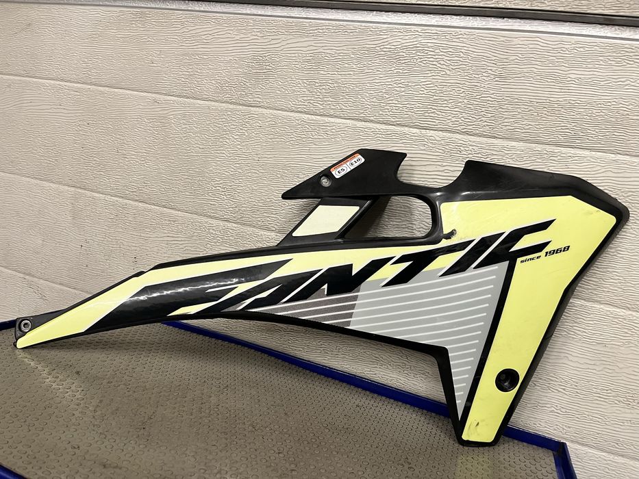 Boczek prawy owiewka fantic 50