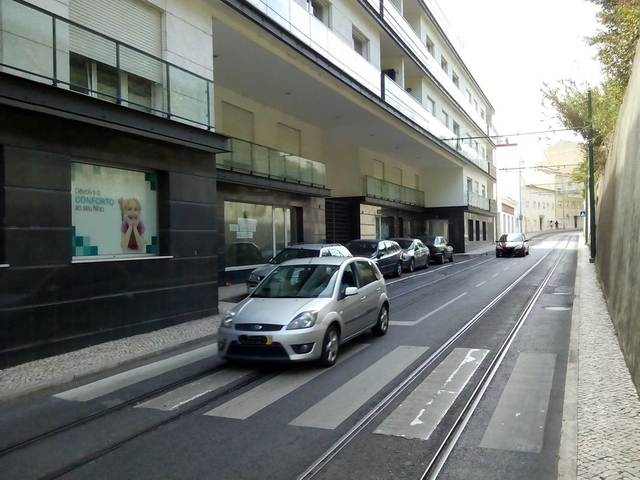 Loja em Algés com Garagem