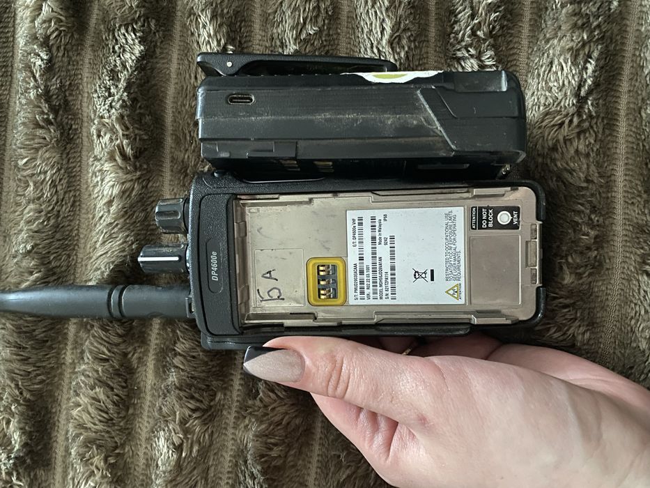 Продаю термінову рацію DP4600e