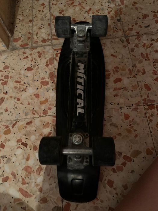 Skate pequeno , preto , Mítical ( marca )