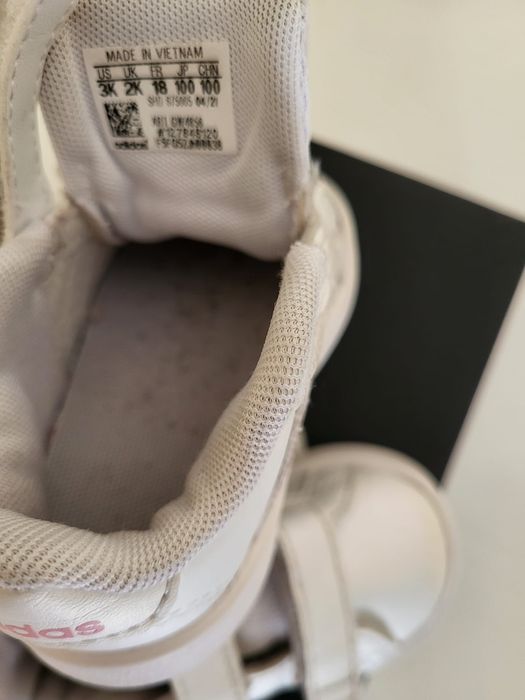 Sapatilha adidas 18