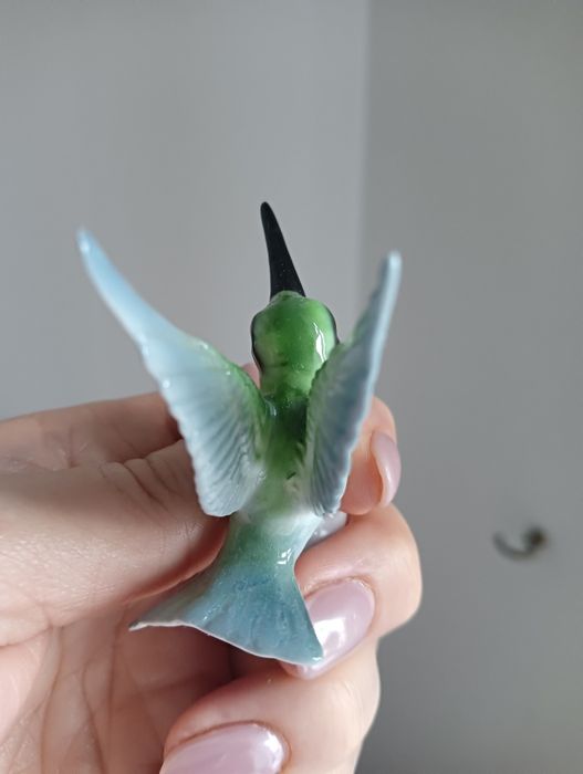 Miniatura koliberek szmaragdzik strojny