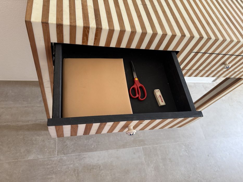 Consola marroquina com embutidos